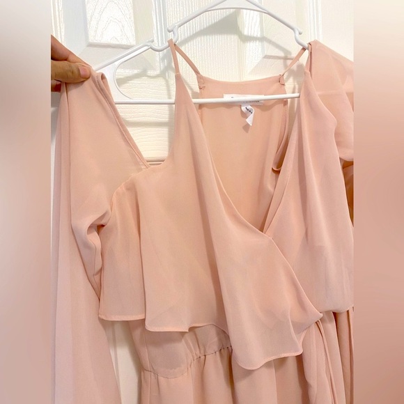 BCBG ROSE MINI DRESS With elastic waist & ruffles light material tie side - Picture 8 of 13